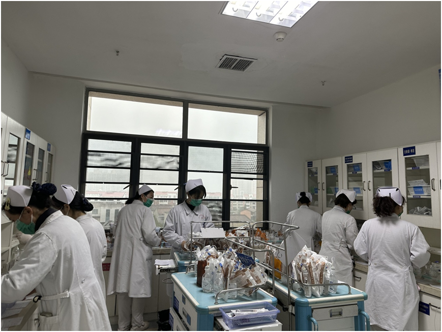 大型写实照片展《医务人员的春节》 大型写实照片展《医务人员的春节》