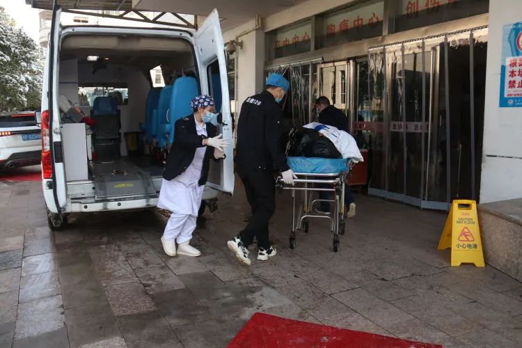 【闻“雪”而动】以雪为令齐行动 “医”路畅通护安全 【闻“雪”而动】以雪为令齐行动 “医”路畅通护安全