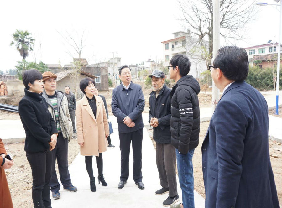 院党委书记李昱陪同市政协副主席徐建辉同志 赴田东村调研,助力脱贫攻坚工作 院党委书记李昱陪同市政协副主席徐建辉同志 赴田东村调研,助力脱贫攻坚工作