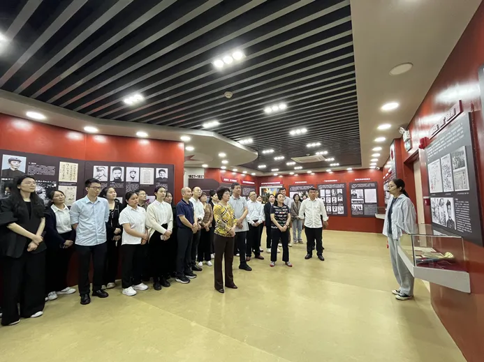缅怀先烈扬精神 党团共建立担当 缅怀先烈扬精神 党团共建立担当