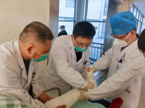 【学科建设】雪后摔伤患者增多,抚州市第一人民医院为大家筑起保障生命安全的坚实堡垒 【学科建设】雪后摔伤患者增多,抚州市第一人民医院为大家筑起保障生命安全的坚实堡垒