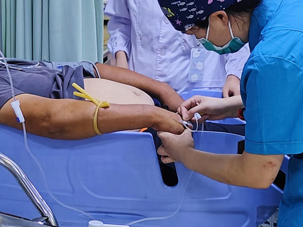 【媒体聚焦】酷暑来袭,出门需注意…… 【媒体聚焦】酷暑来袭,出门需注意……