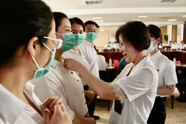 医心向党迎七一 接续奋斗薪火传 医心向党迎七一 接续奋斗薪火传