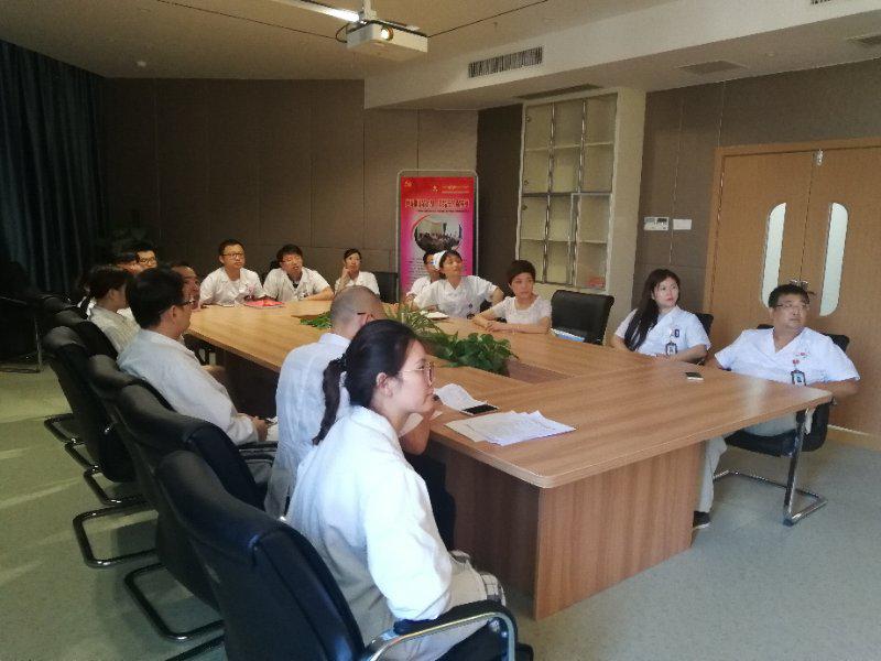 五支部开展以“学典型 读红书 践初心”为主题 党员固定日活动