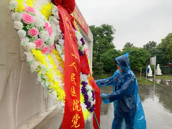 缅怀英烈守初心 文明祭扫树新风 缅怀英烈守初心 文明祭扫树新风