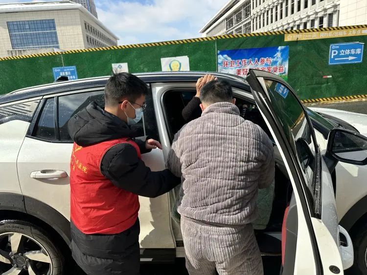 【闻“雪”而动】以雪为令齐行动 “医”路畅通护安全 【闻“雪”而动】以雪为令齐行动 “医”路畅通护安全