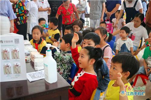 抚州市第一人民医院举行“快乐六一 健康宣教”活动