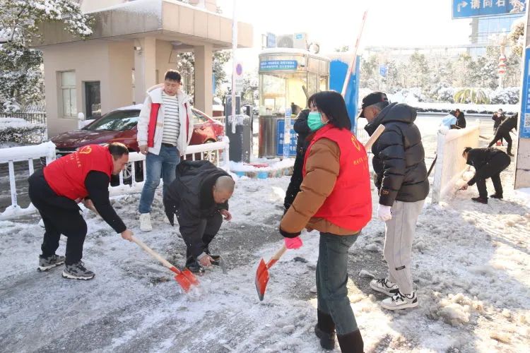 【闻“雪”而动】以雪为令齐行动 “医”路畅通护安全 【闻“雪”而动】以雪为令齐行动 “医”路畅通护安全