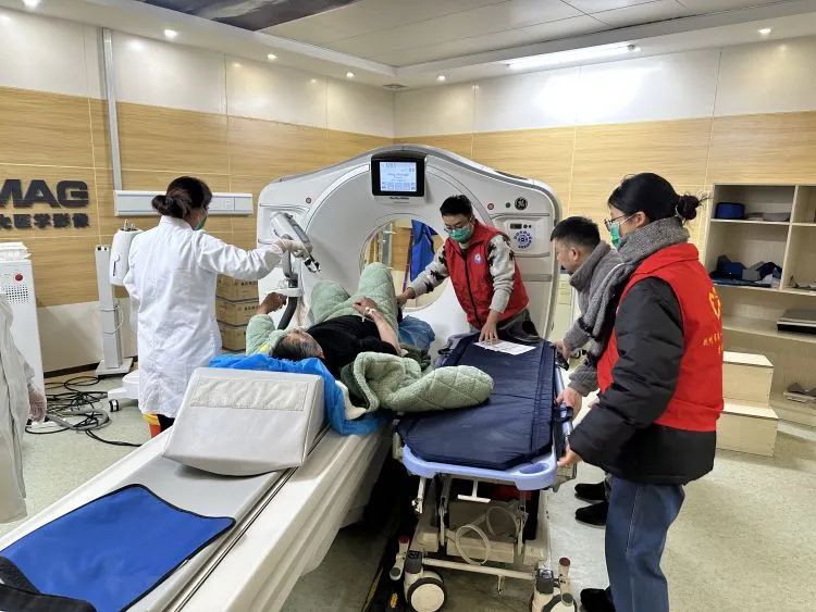 【闻“雪”而动】以雪为令齐行动 “医”路畅通护安全 【闻“雪”而动】以雪为令齐行动 “医”路畅通护安全