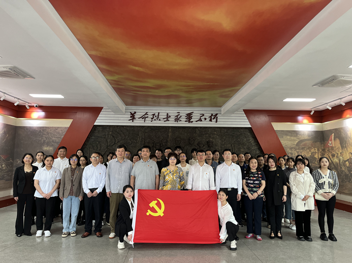 缅怀先烈扬精神 党团共建立担当 缅怀先烈扬精神 党团共建立担当