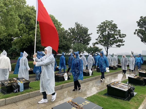 缅怀英烈守初心 文明祭扫树新风 缅怀英烈守初心 文明祭扫树新风