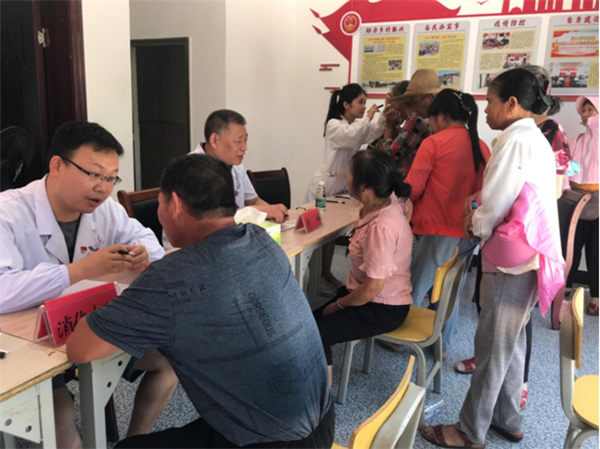 党建引领促振兴 健康义诊暖民心 党建引领促振兴 健康义诊暖民心