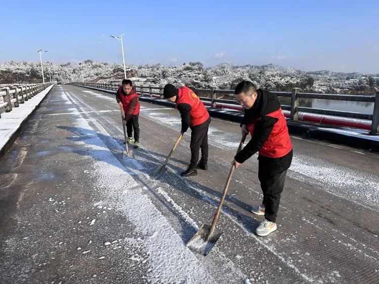 【闻“雪”而动】以雪为令齐行动 “医”路畅通护安全 【闻“雪”而动】以雪为令齐行动 “医”路畅通护安全
