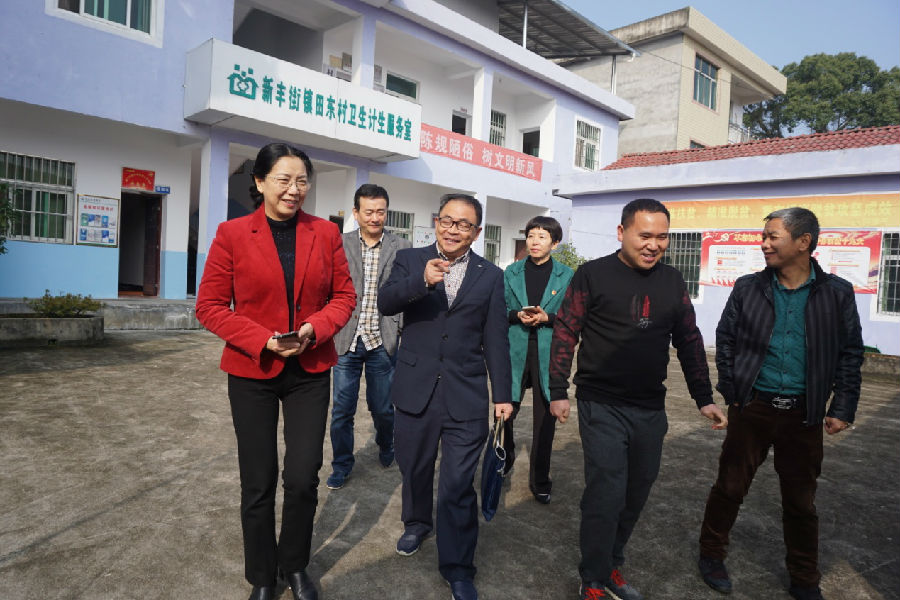 慰问送真情  关怀暖民心